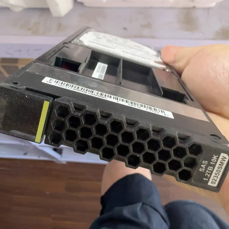 celui de Huawei 2.5 Inch 02350SMW STLZA1SA1200 1.2TB HDD 10K RPM SAS Hard Disk Drives for OceanStor 2200 V3