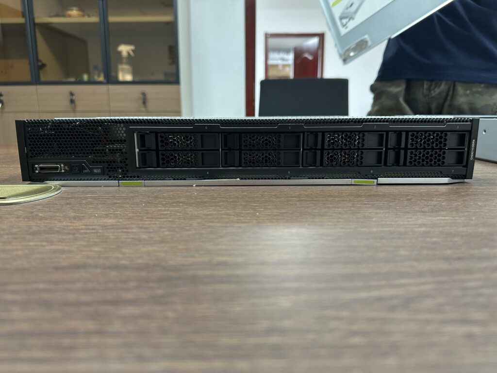 Huawei E9000 Blade Server CH242 V3 Blade Cabinet Supports 4-way motherboards, DDR4 memory, و 32 DIMM slots Suitable for enterprise server rooms/data centers, compatible with motherboards such as IT11SBCC30