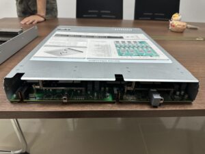 Huawei E9000 Blade Server CH242 V3 Blade Cabinet Supports 4-way motherboards, DDR4 memory, E 32 DIMM slots Suitable for enterprise server rooms/data centers, compatible with motherboards such as IT11SBCC30 Huawei E9000 Blade Server CH242 V3 Blade Cabinet Supports 4-way motherboards, DDR4 memory, and 32 DIMM slots Suitable for enterprise server rooms/data centers, compatible with motherboards such as IT11SBCC30